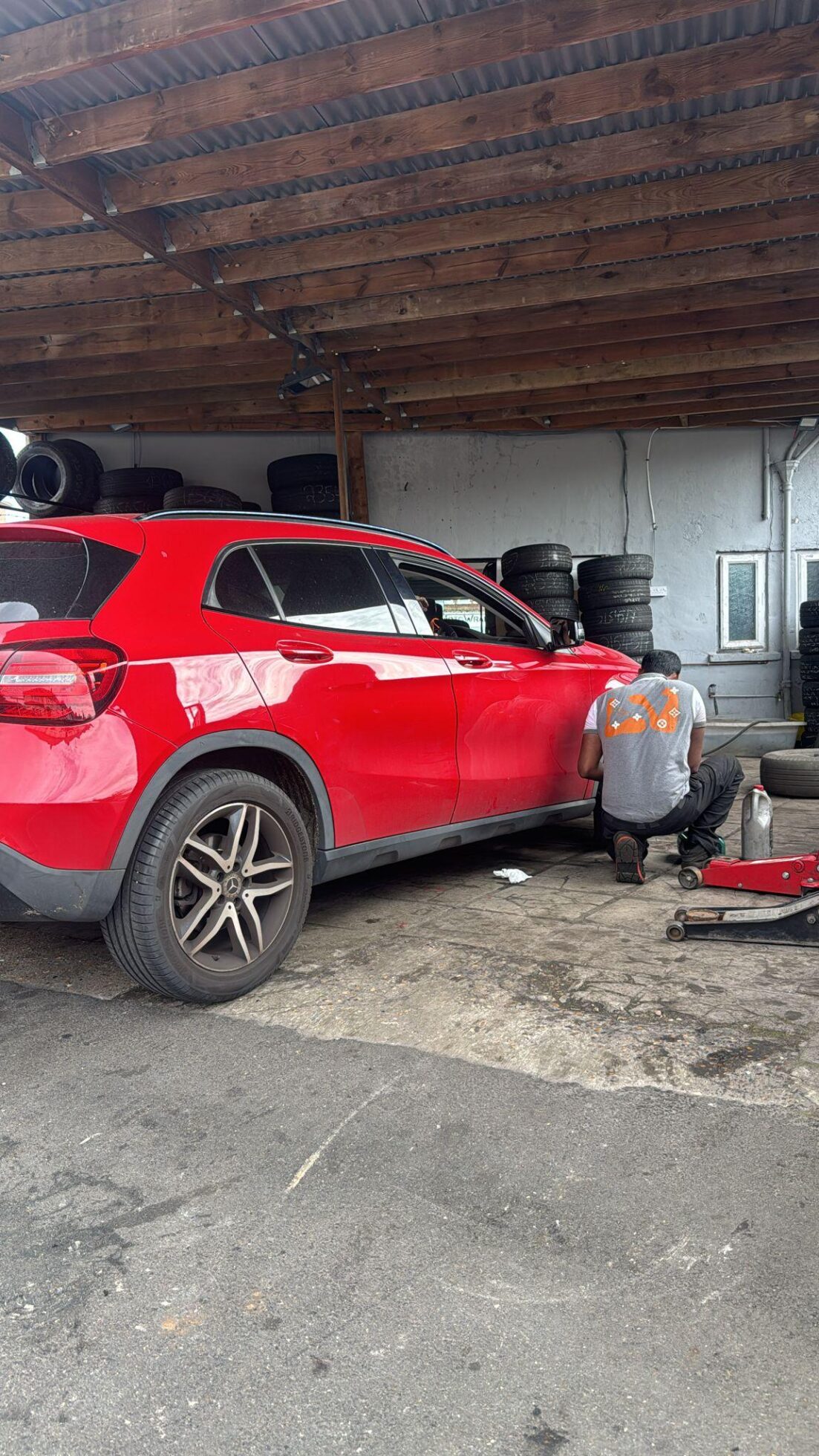 AK Fast Fit Tyres workshop 5