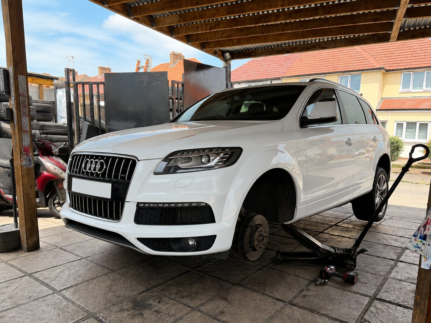 AK Fast Fit Tyres workshop 3