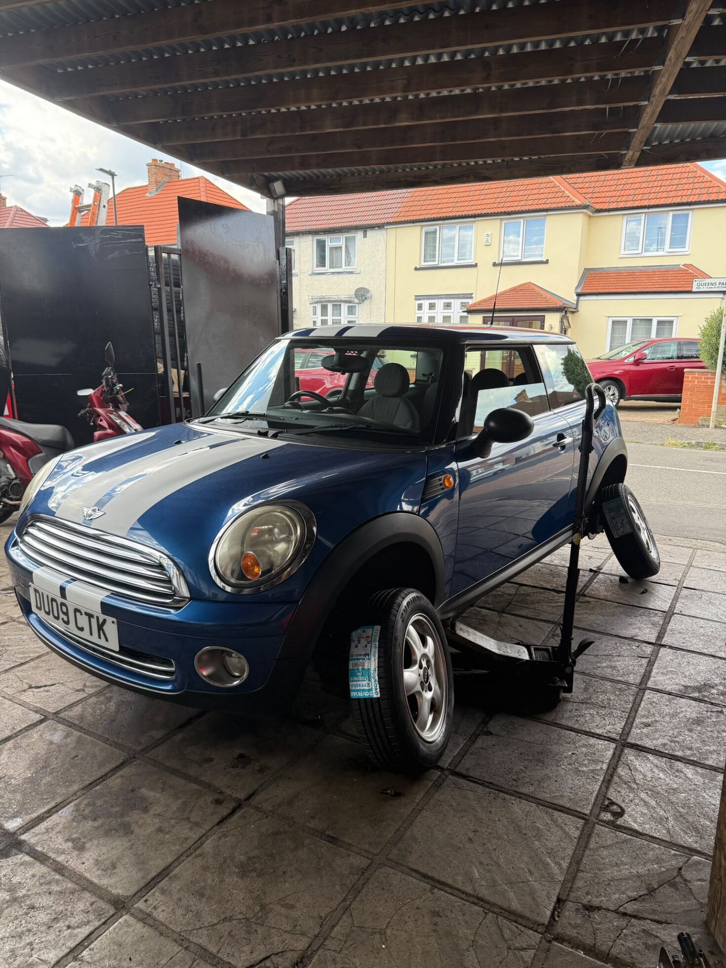 AK Fast Fit Tyres workshop 2