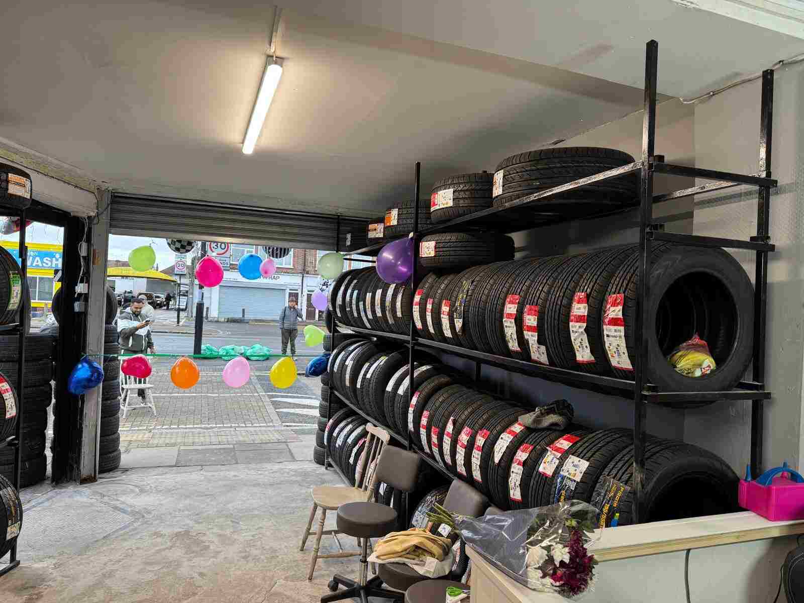 AK Fast Fit tyres used tyres shop in Feltham interior